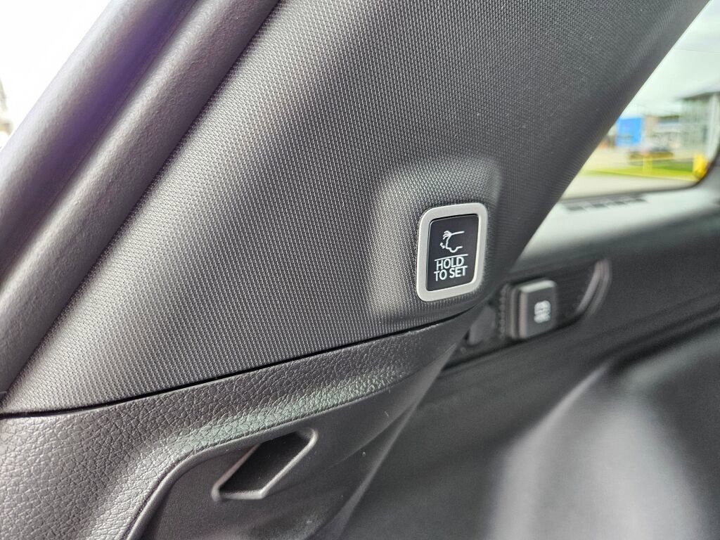 Used 2025 Jeep Grand Cherokee Altitude AWD/4WD image 11