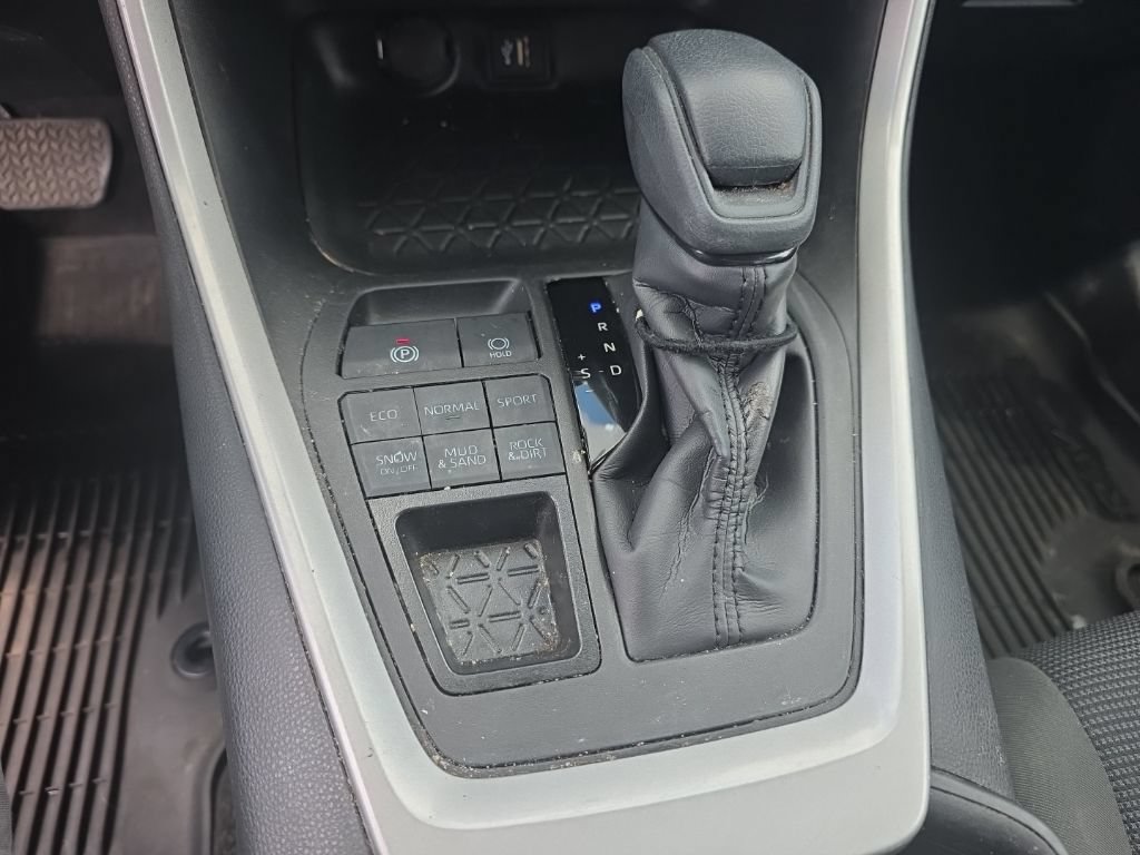 Used 2023 Toyota RAV4 LE AWD/4WD image 22