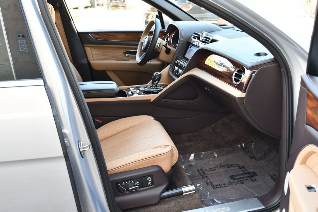 Used 2023 Bentley Bentayga Extended Wheelbase AWD/4WD image 23