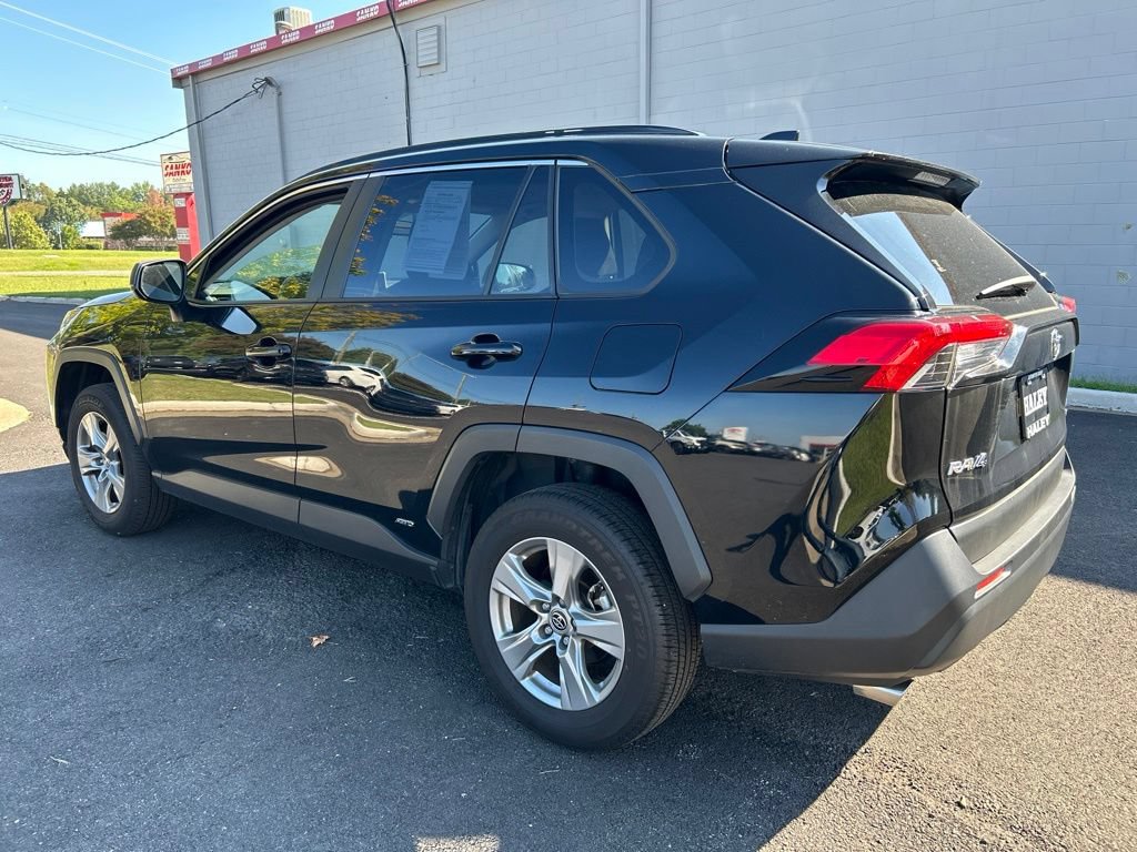 Used 2025 Toyota RAV4 LE AWD/4WD image 7