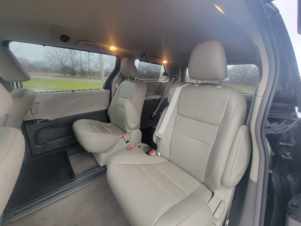 Used 2015 Toyota Sienna XLE w/ XLE Navigation Package image 25