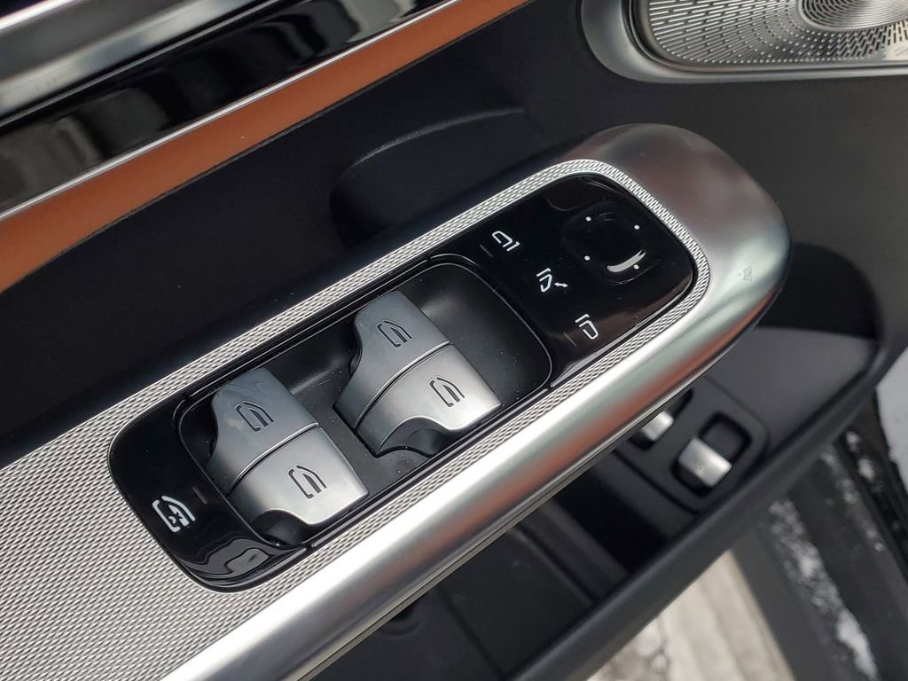 Used 2025 Mercedes-Benz GLC 350e image 13