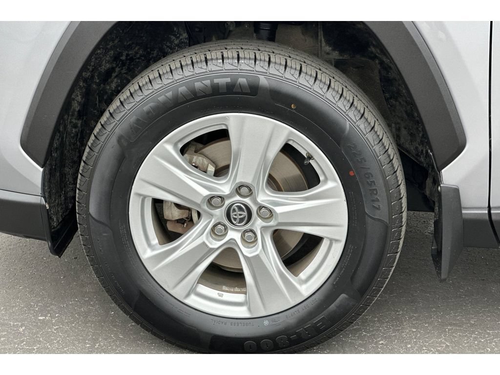 Certified 2020 Toyota RAV4 XLE w/ Convenience Package AWD/4WD image 33