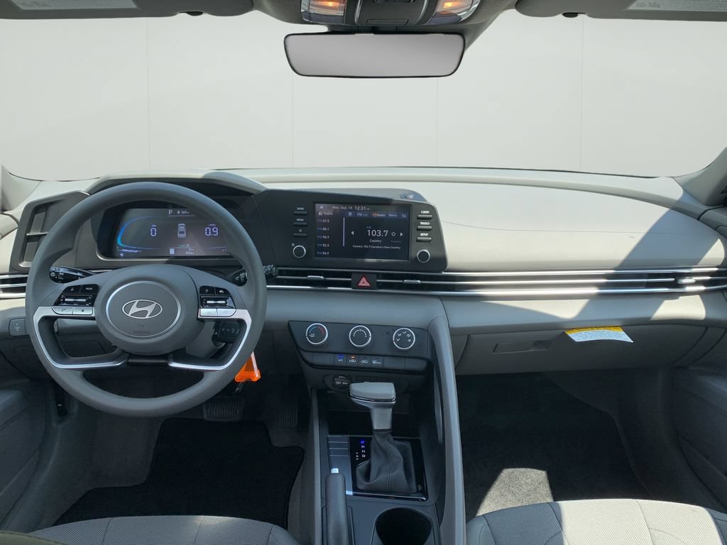 Certified 2026 Hyundai Elantra SE w/ Cargo Package FWD image 20