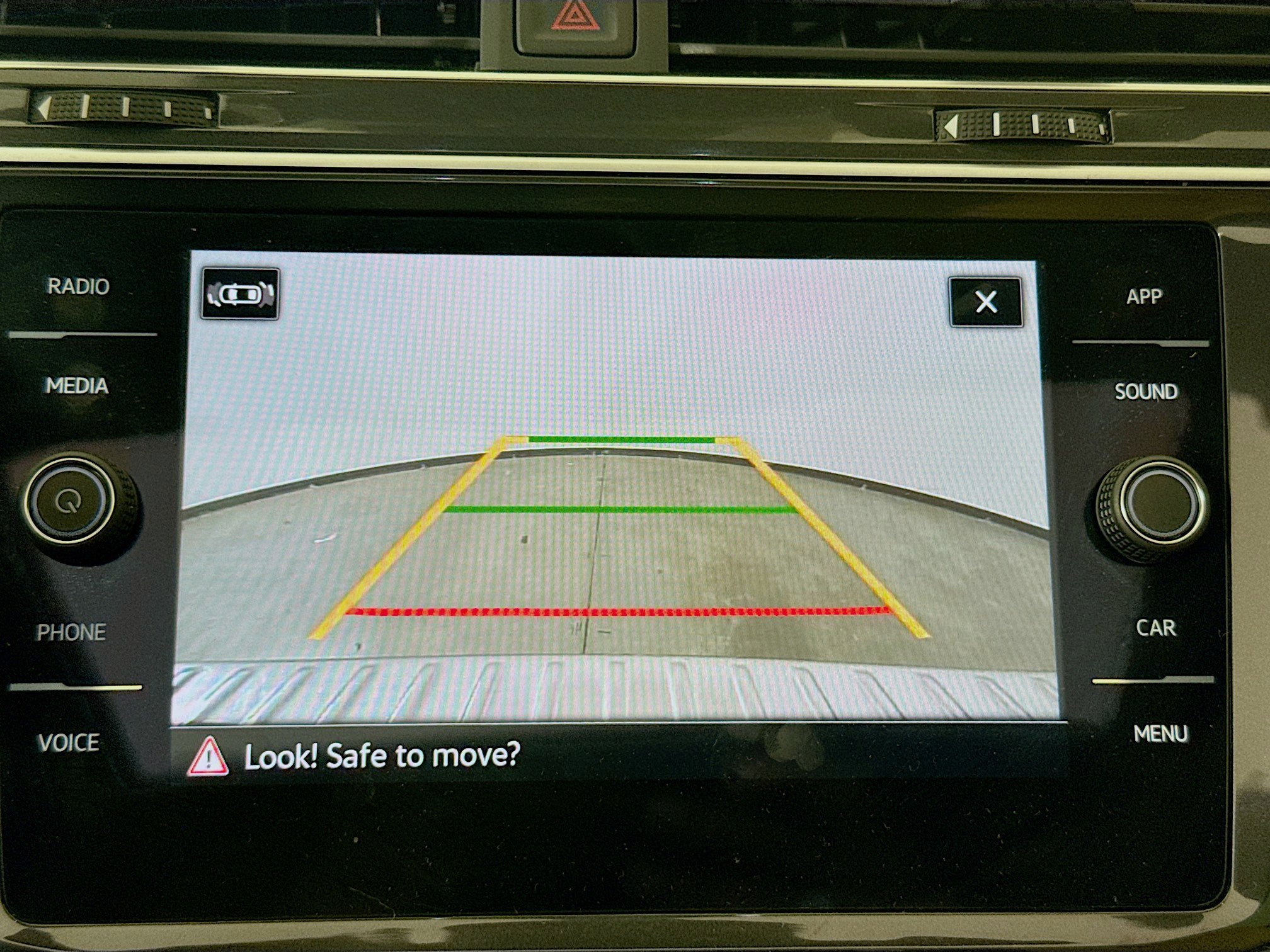 Used 2024 Volkswagen Tiguan SE image 15