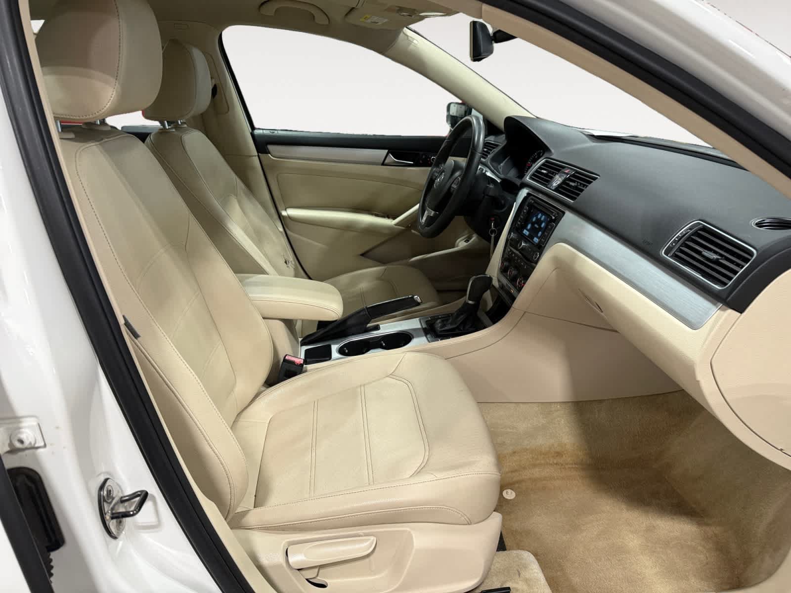Used 2013 Volkswagen Passat TDI SE FWD image 16