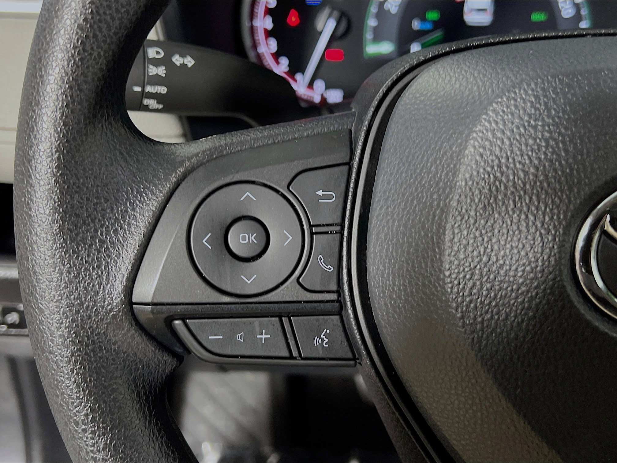 Used 2025 Toyota RAV4 XLE image 19