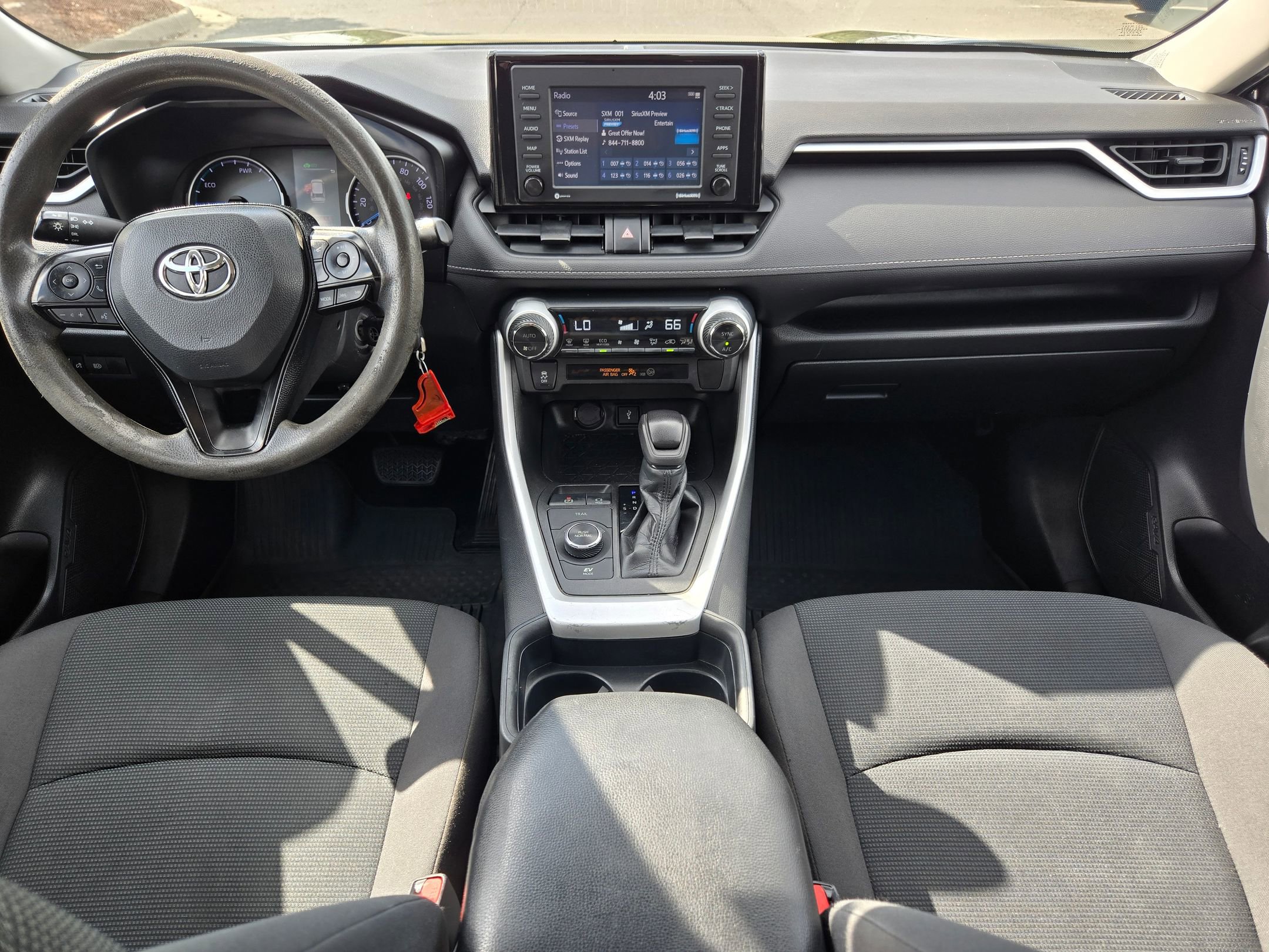 Used 2021 Toyota RAV4 LE image 10