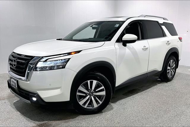 Used 2023 Nissan Pathfinder SL image 3
