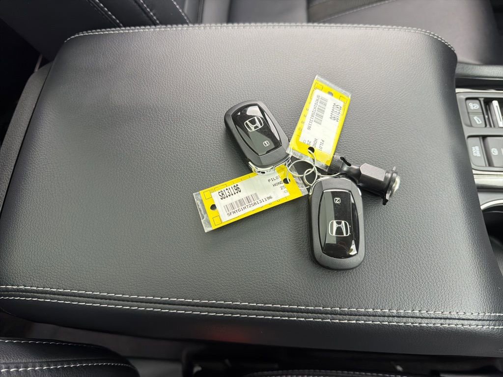Used 2025 Honda Pilot Touring image 38