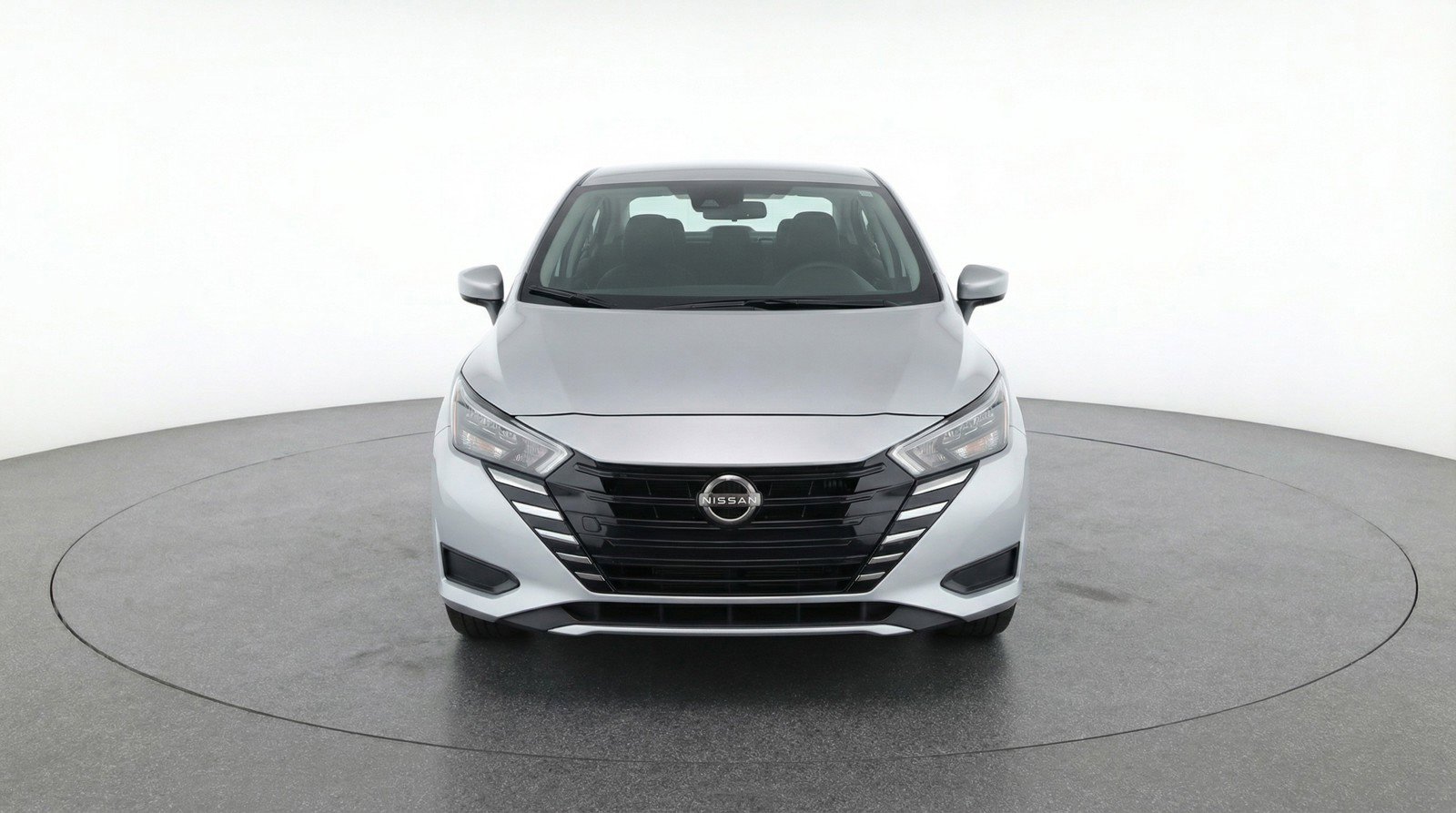 Used 2025 Nissan Versa SV image 2