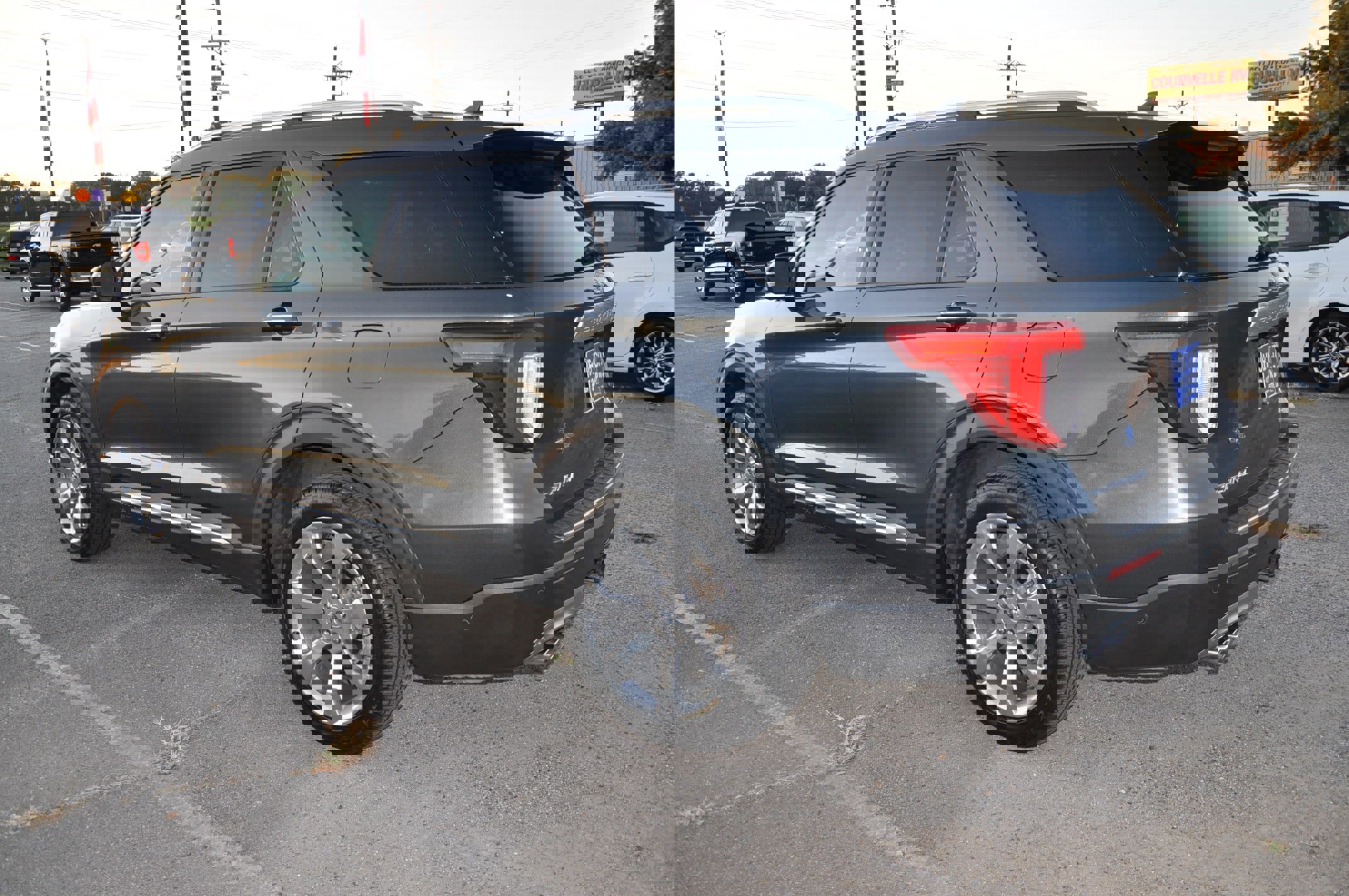 Used 2020 Ford Explorer Platinum w/ Premium Technology Package image 3