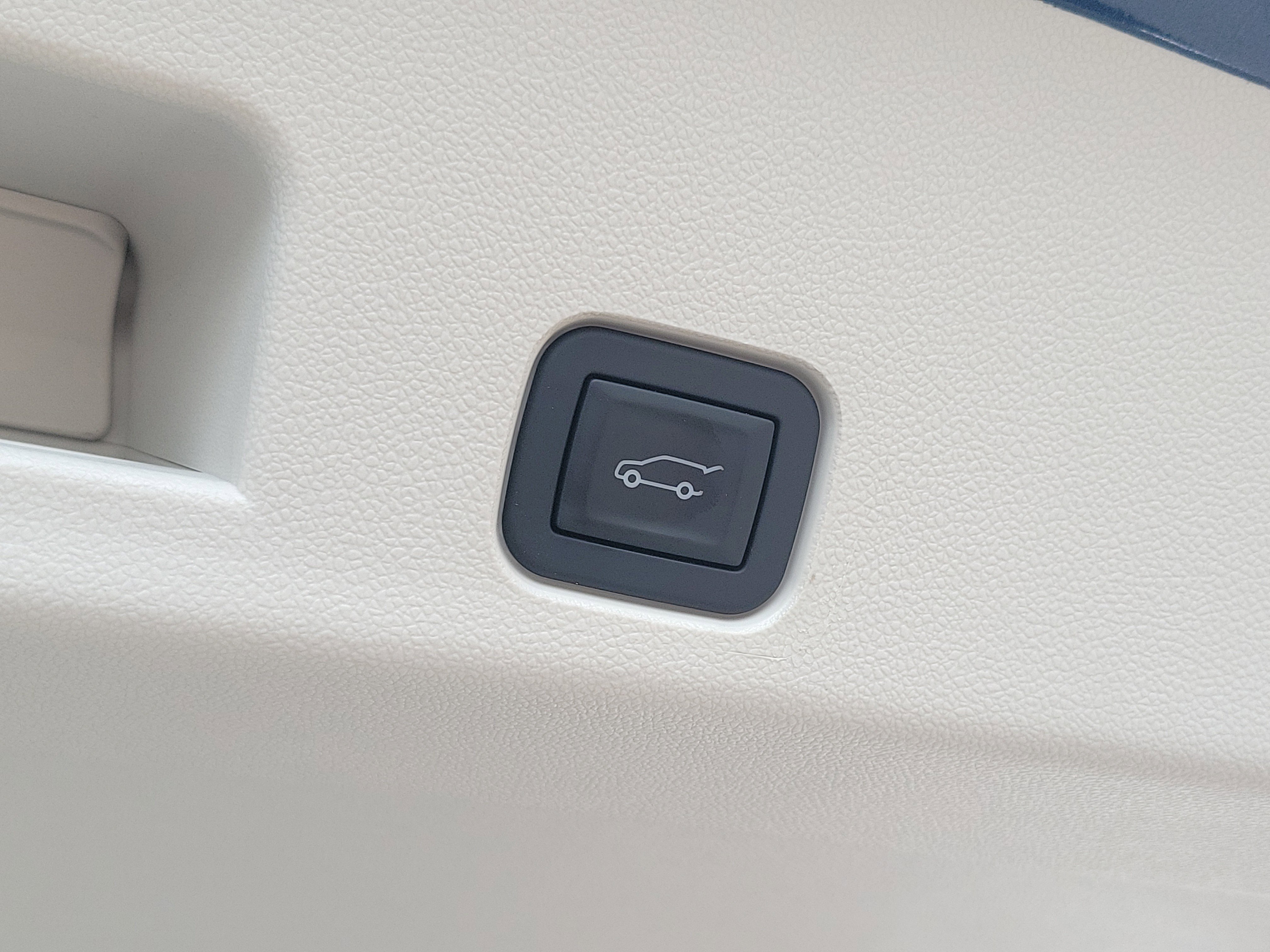 Used 2025 Buick Enclave Avenir FWD image 9