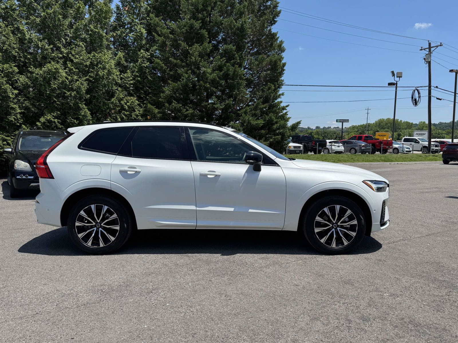 Certified 2025 Volvo XC60 B5 Plus AWD/4WD video 2
