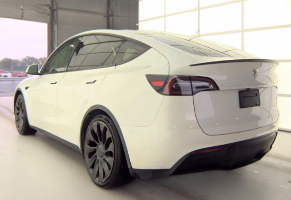 Used 2023 Tesla Model Y Performance AWD/4WD image 3
