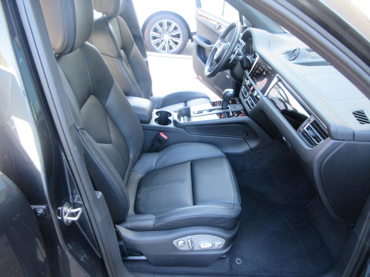 Used 2025 Porsche Macan w/ Premium Package Plus AWD/4WD image 24