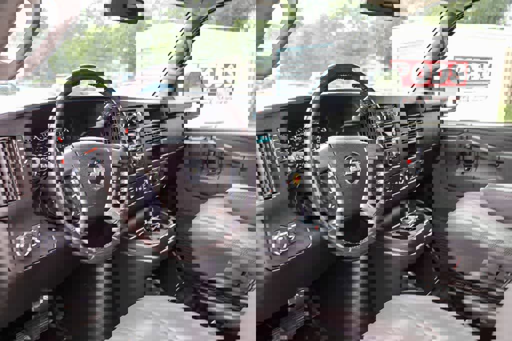 Used 2018 Chevrolet Express 2500 w/ Driver Convenience Package image 11