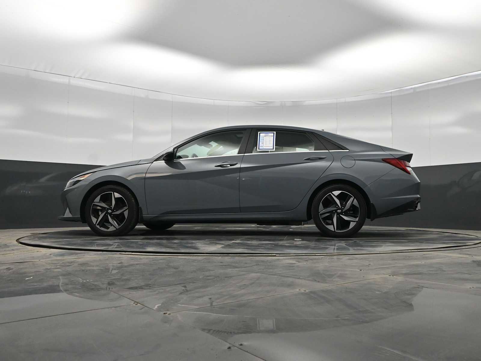 Used 2023 Hyundai Elantra Limited image 33