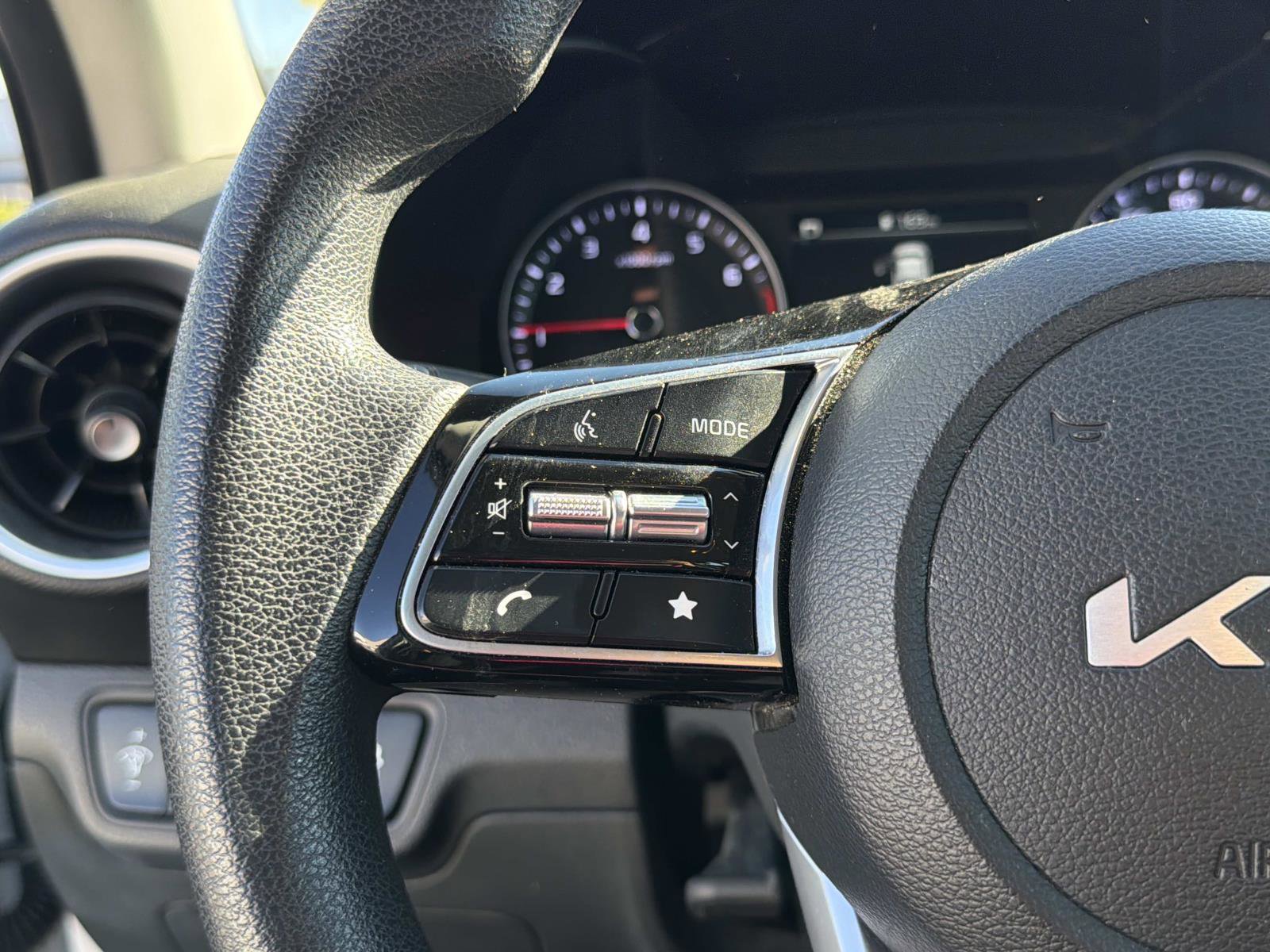 Used 2024 Kia Forte LXS image 9