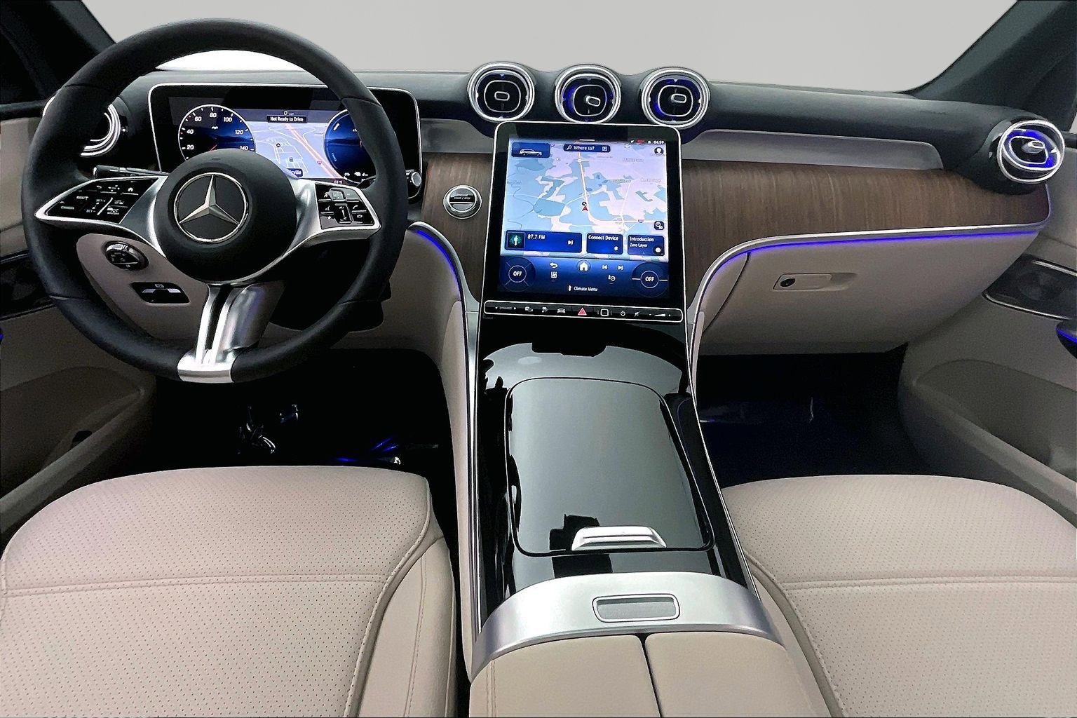 Used 2025 Mercedes-Benz GLC 350e 4MATIC image 7
