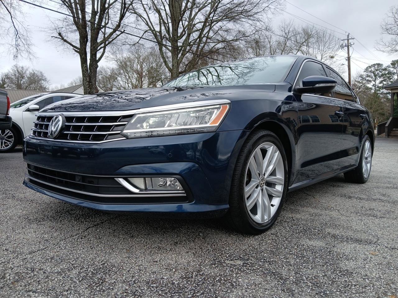 Used 2018 Volkswagen Passat 2.0T SE image 2