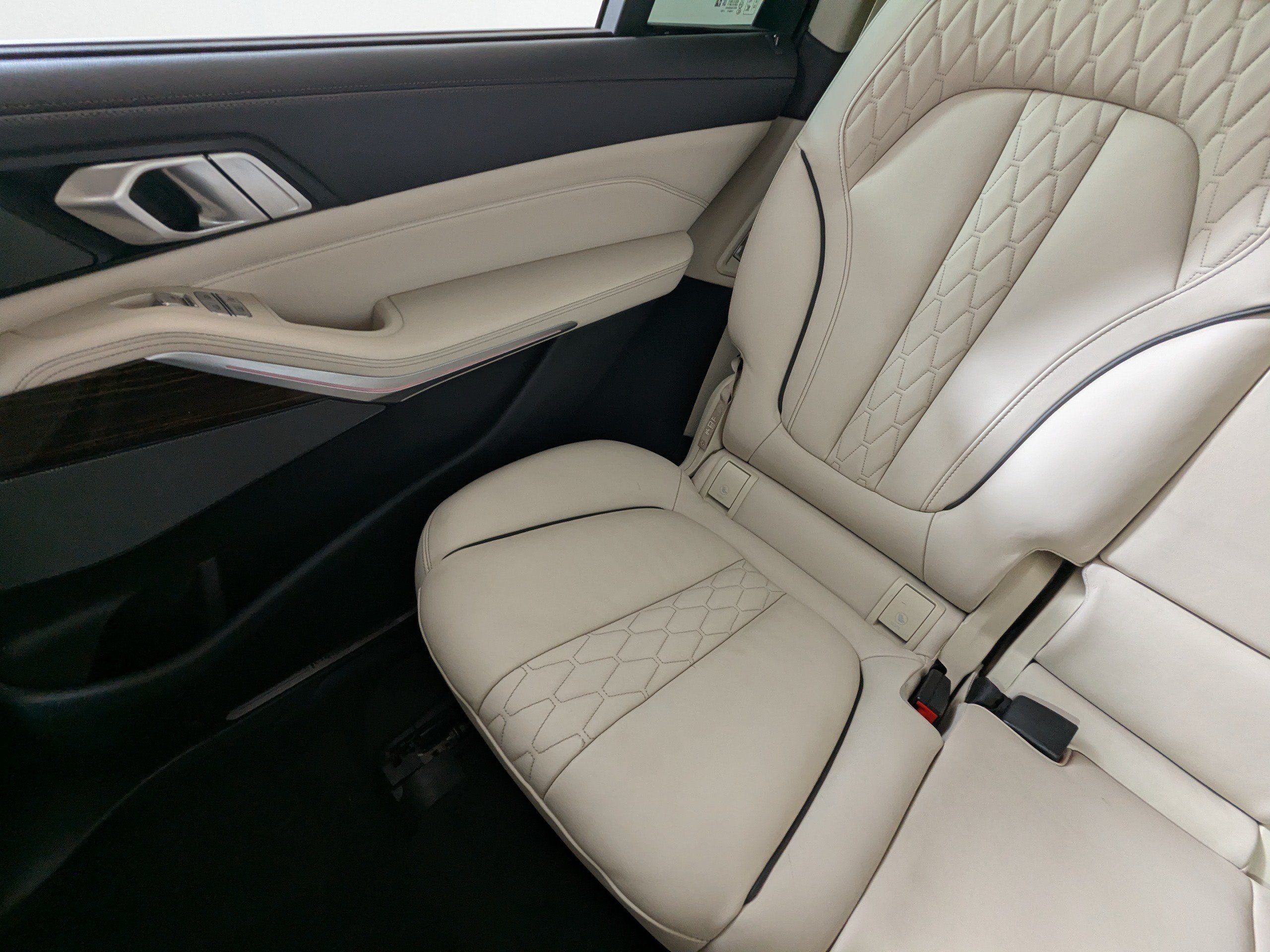 Used 2020 BMW X7 xDrive40i w/ Premium Package AWD/4WD image 15