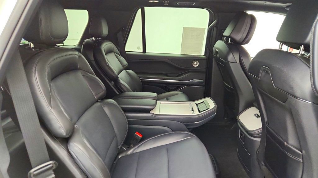 Used 2025 Lincoln Navigator Reserve w/ Jet Appearance Package image 26
