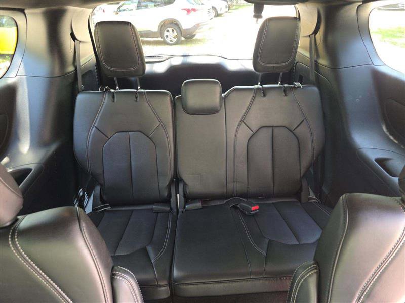 Used 2026 Chrysler Pacifica Select FWD image 9