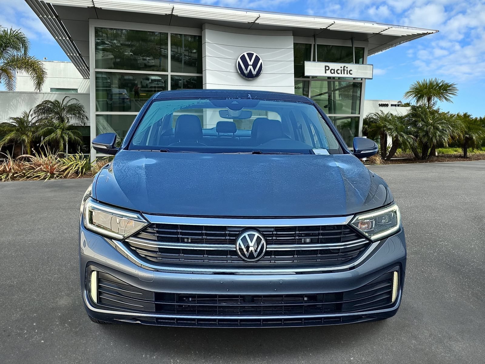 Used 2022 Volkswagen Jetta SEL FWD image 2