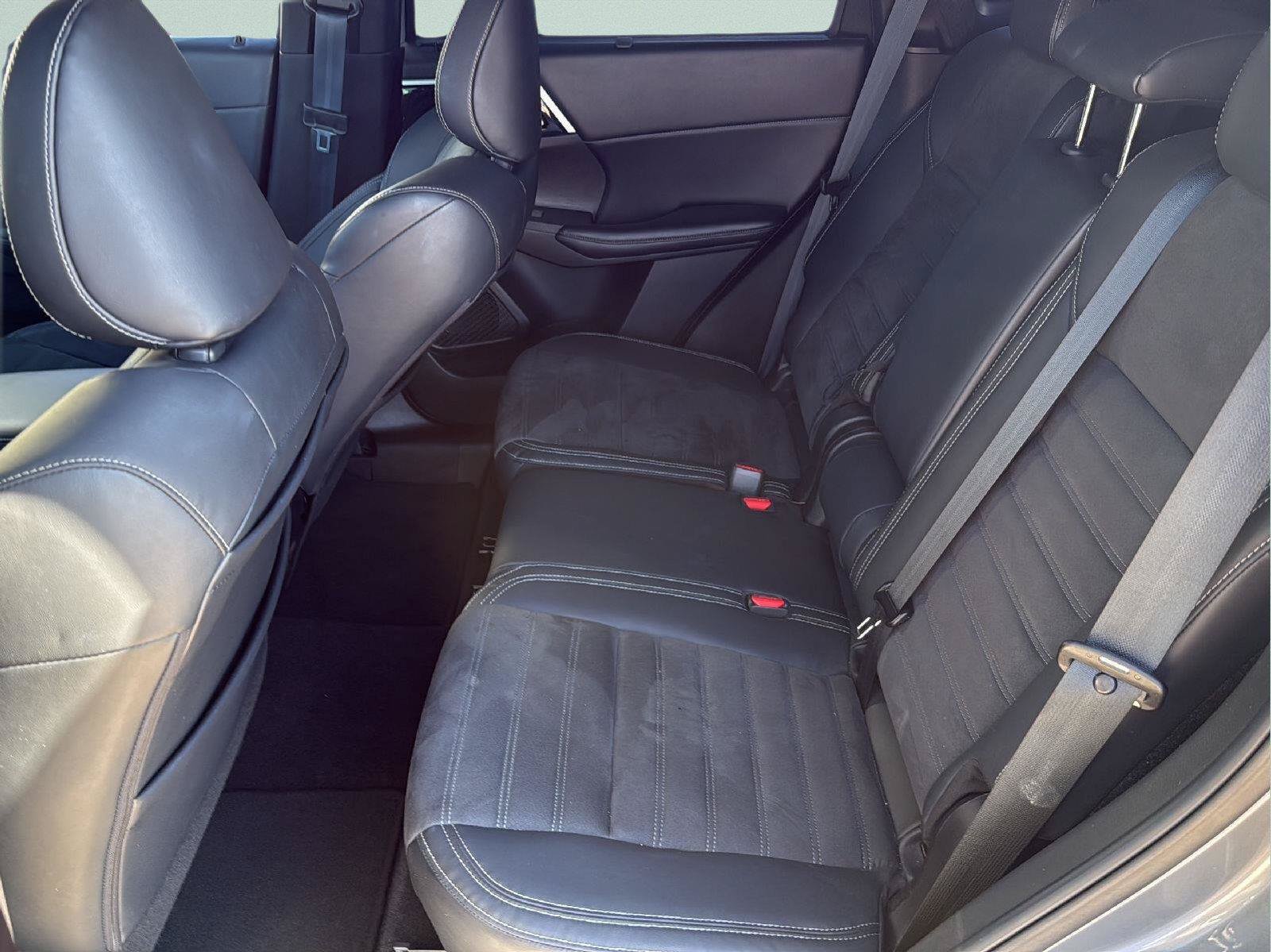 Used 2023 Mitsubishi Outlander SE Black Edition FWD image 22