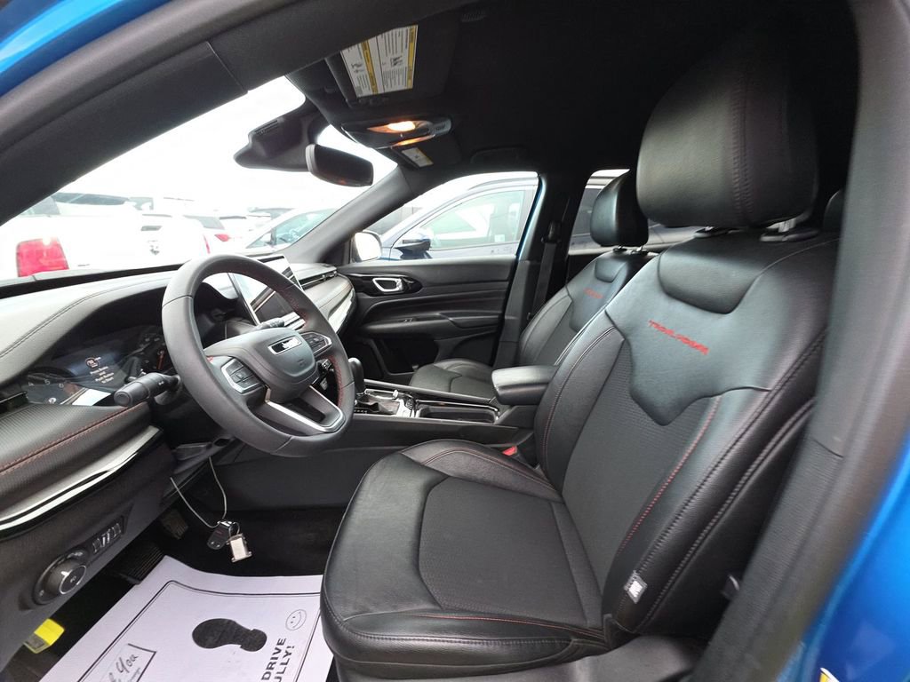 Used 2025 Jeep Compass Trailhawk image 4