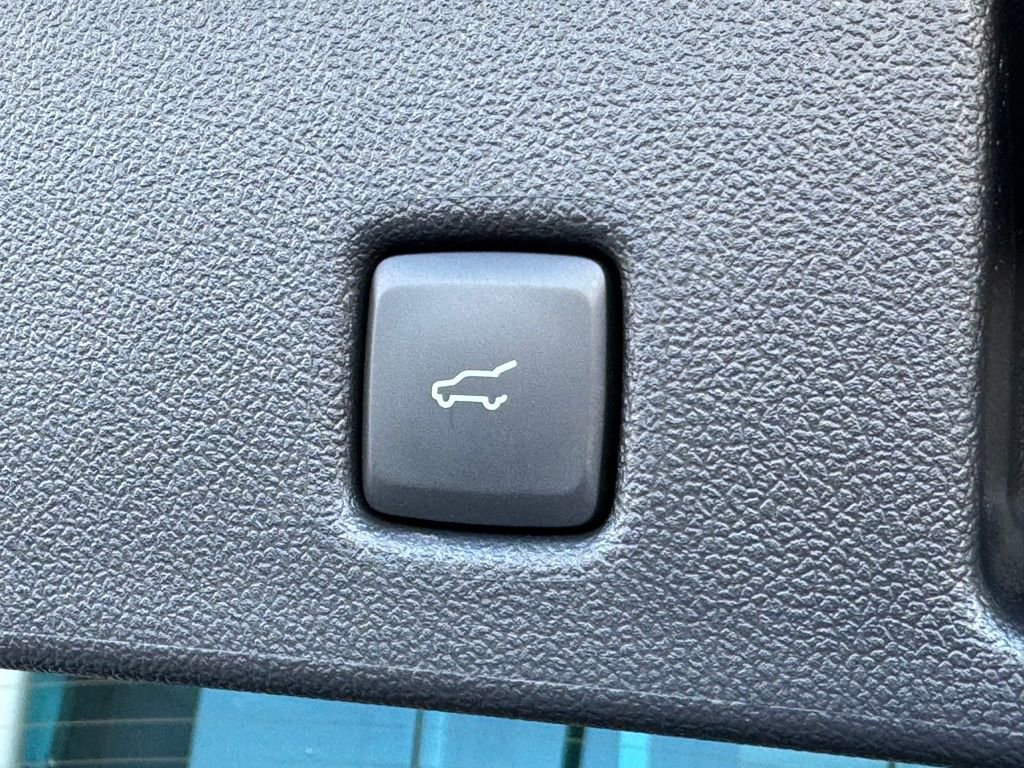 New 2025 Ford Escape SE w/ PHEV Premium Package image 32