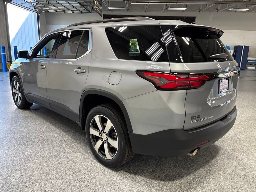 Used 2023 Chevrolet Traverse LT w/ LT Premium Package AWD/4WD image 5