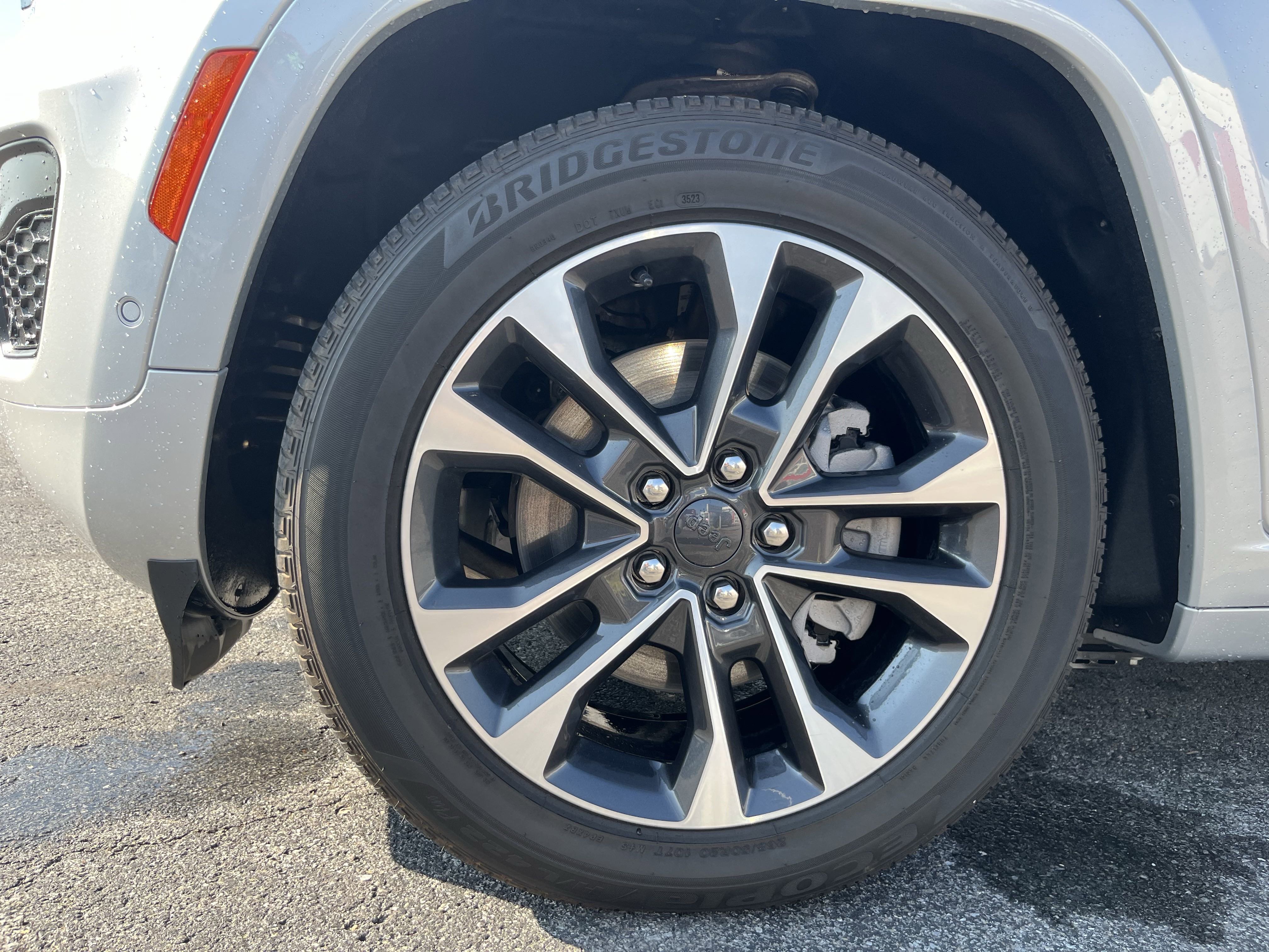 Used 2024 Jeep Grand Cherokee Overland w/ Advanced Protech Group III image 11