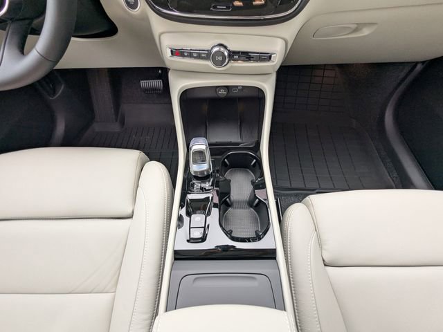 New 2026 Volvo XC40 B5 Plus w/ Protection Package Premier image 19