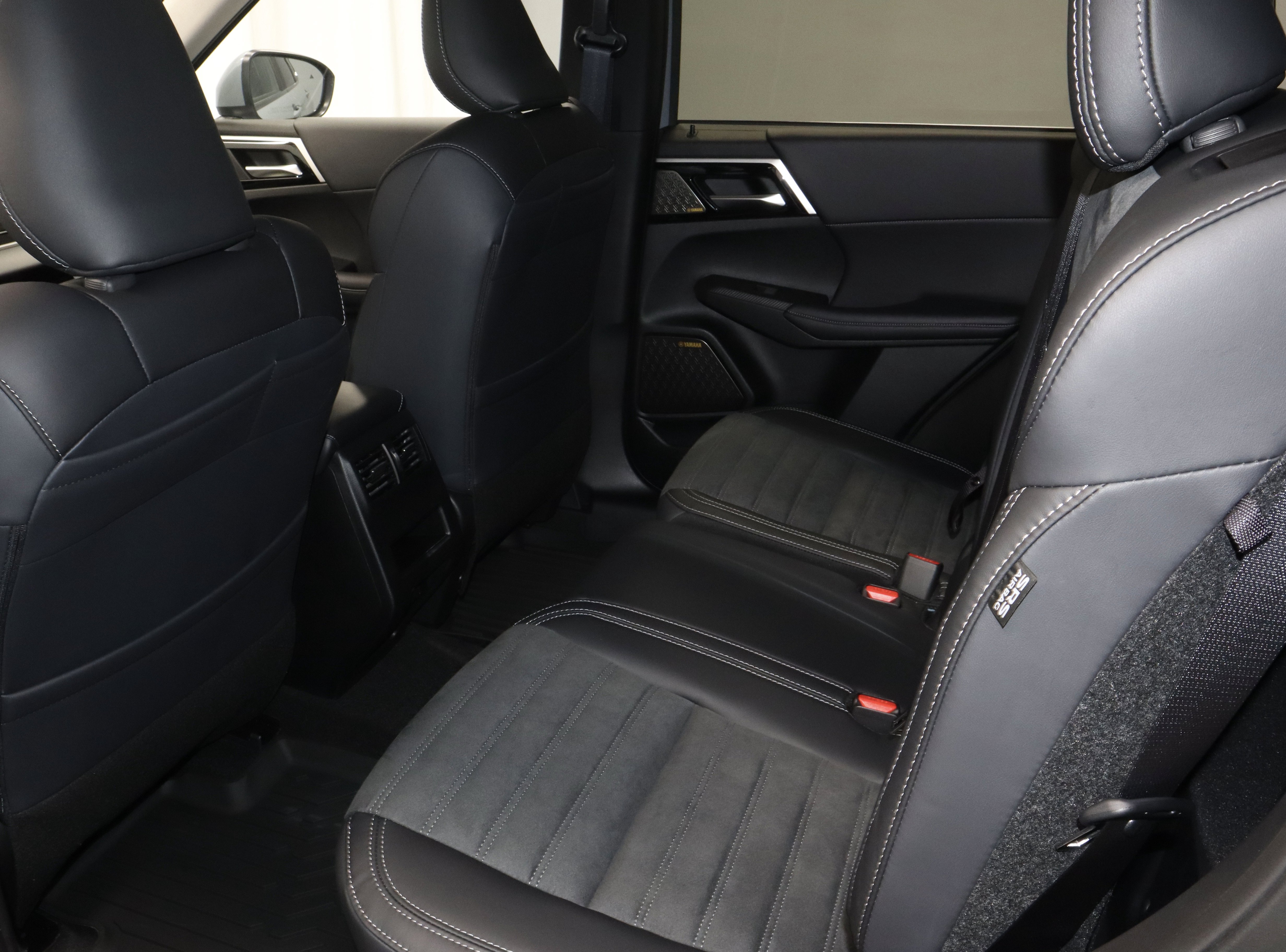 New 2026 Mitsubishi Outlander SE image 14