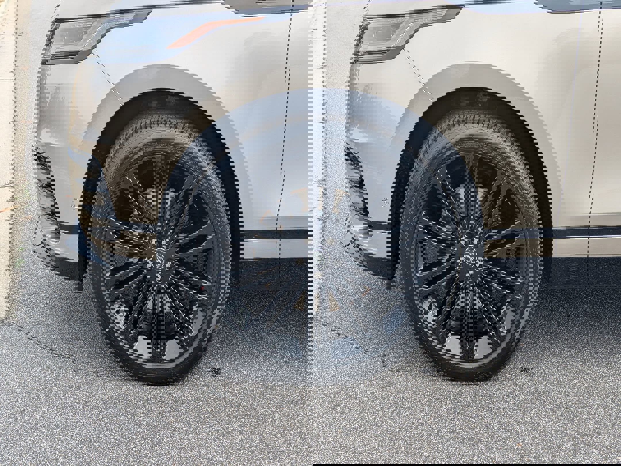 New 2026 Land Rover Range Rover Velar Dynamic SE AWD/4WD image 34