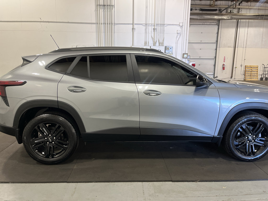 Used 2025 Chevrolet Trax ACTIV w/ Sunroof Package FWD image 4