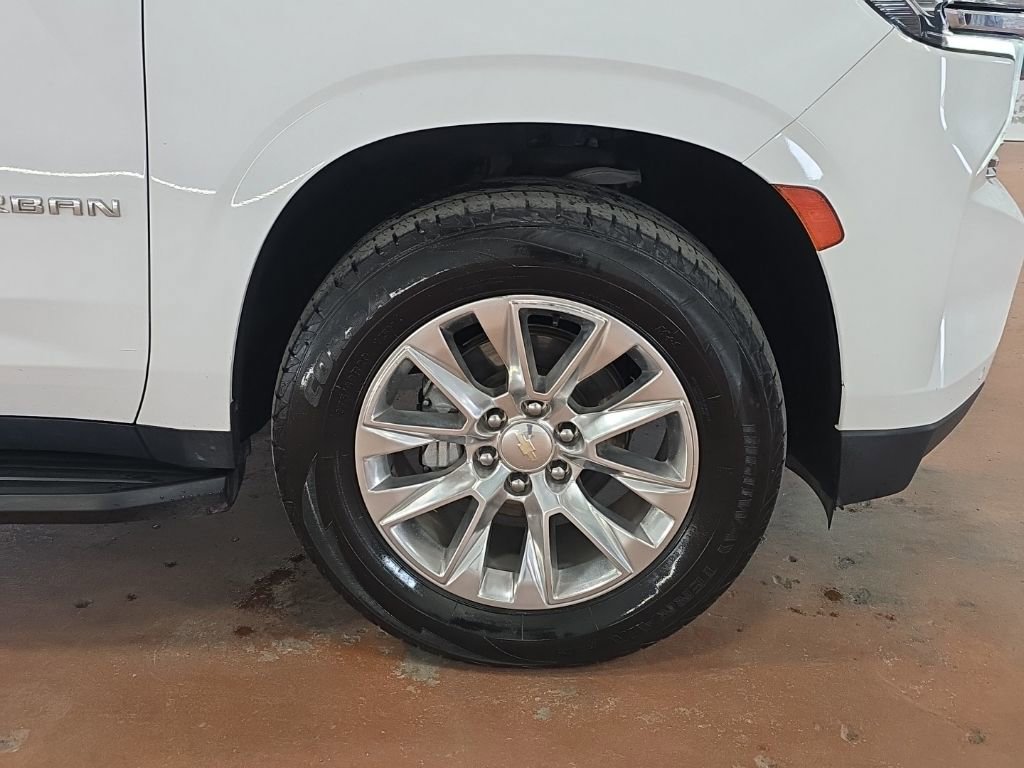Used 2023 Chevrolet Suburban Premier image 8