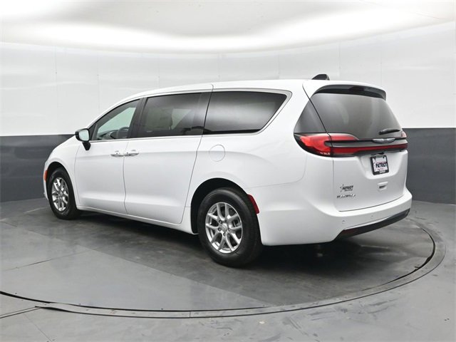 New 2026 Chrysler Pacifica Select image 6