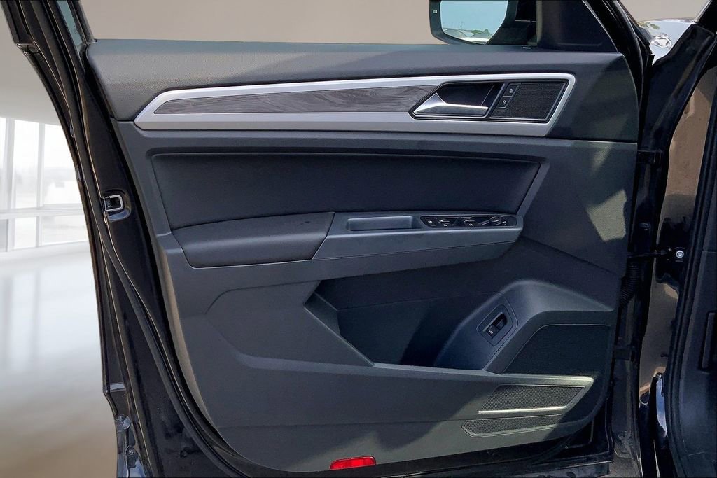 Used 2020 Volkswagen Atlas Cross Sport SE w/ Towing Package image 22