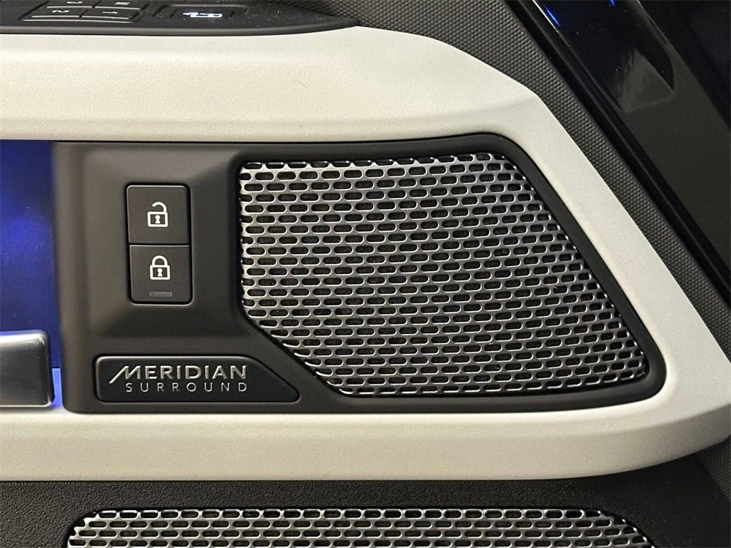 Used 2020 Land Rover Defender 110 First Edition image 17