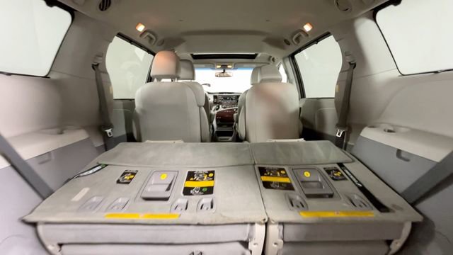 Used 2012 Toyota Sienna XLE FWD image 14