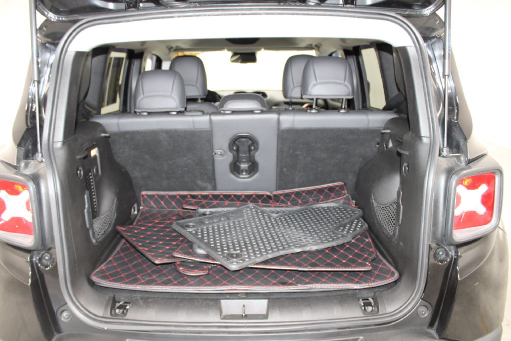 Used 2018 Jeep Renegade Trailhawk AWD/4WD image 16