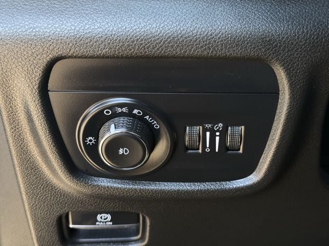Used 2021 Jeep Grand Cherokee L Limited RWD image 23
