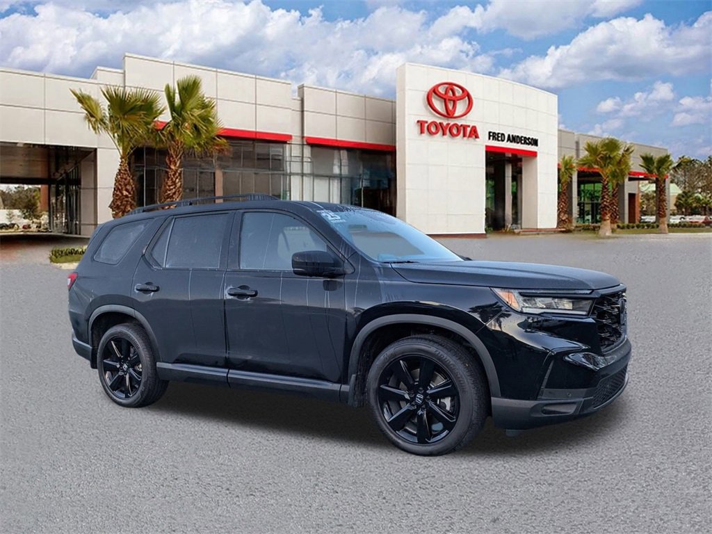 Used 2025 Honda Pilot Black Edition image 2