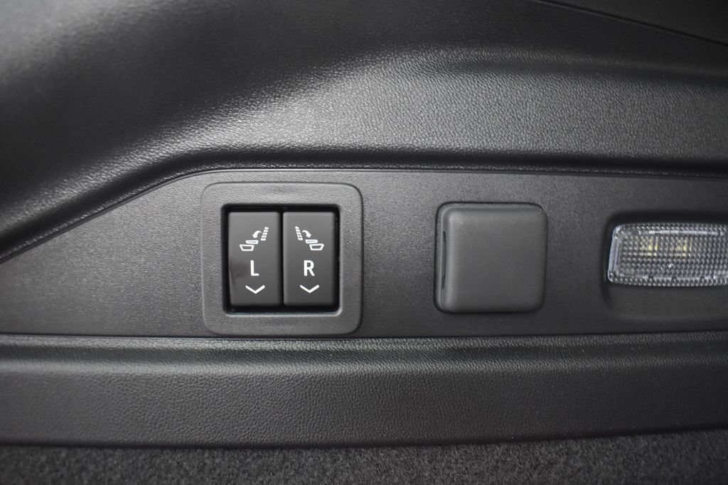 New 2026 Cadillac Lyriq Signature Sport w/ Nappa Leather Package AWD/4WD image 32