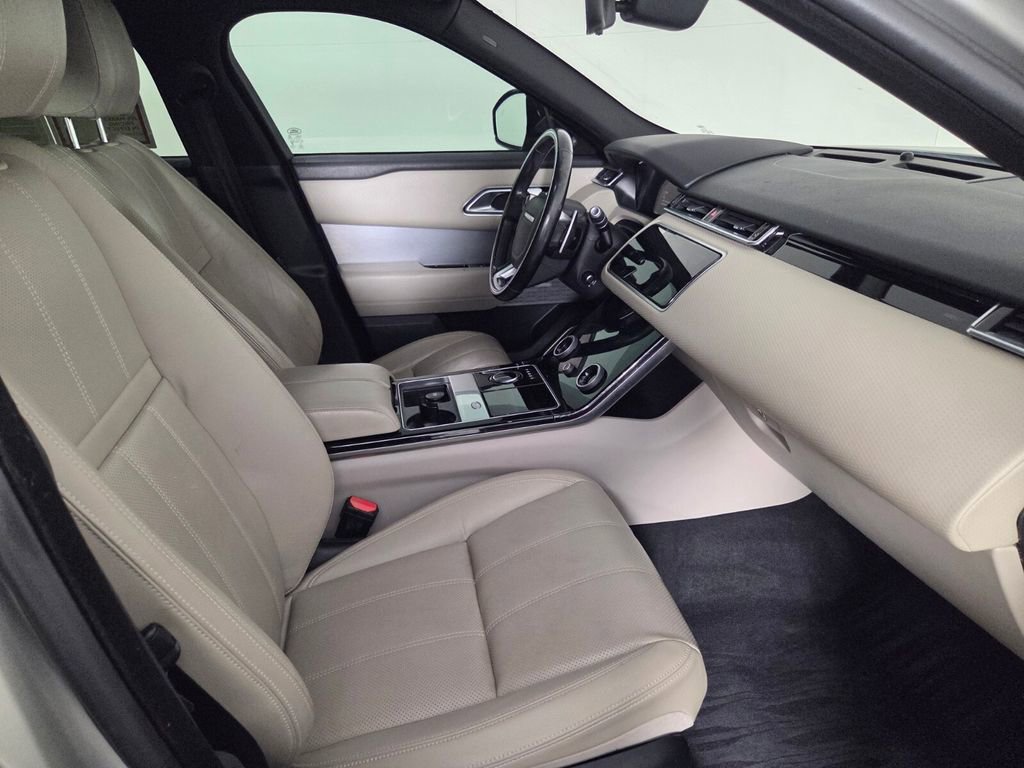 Used 2018 Land Rover Range Rover Velar R-Dynamic SE image 32