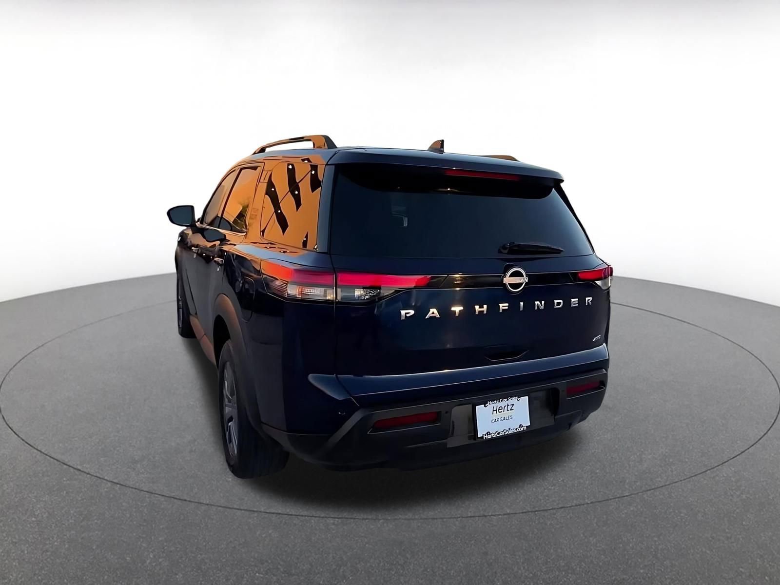 Used 2025 Nissan Pathfinder SV image 11