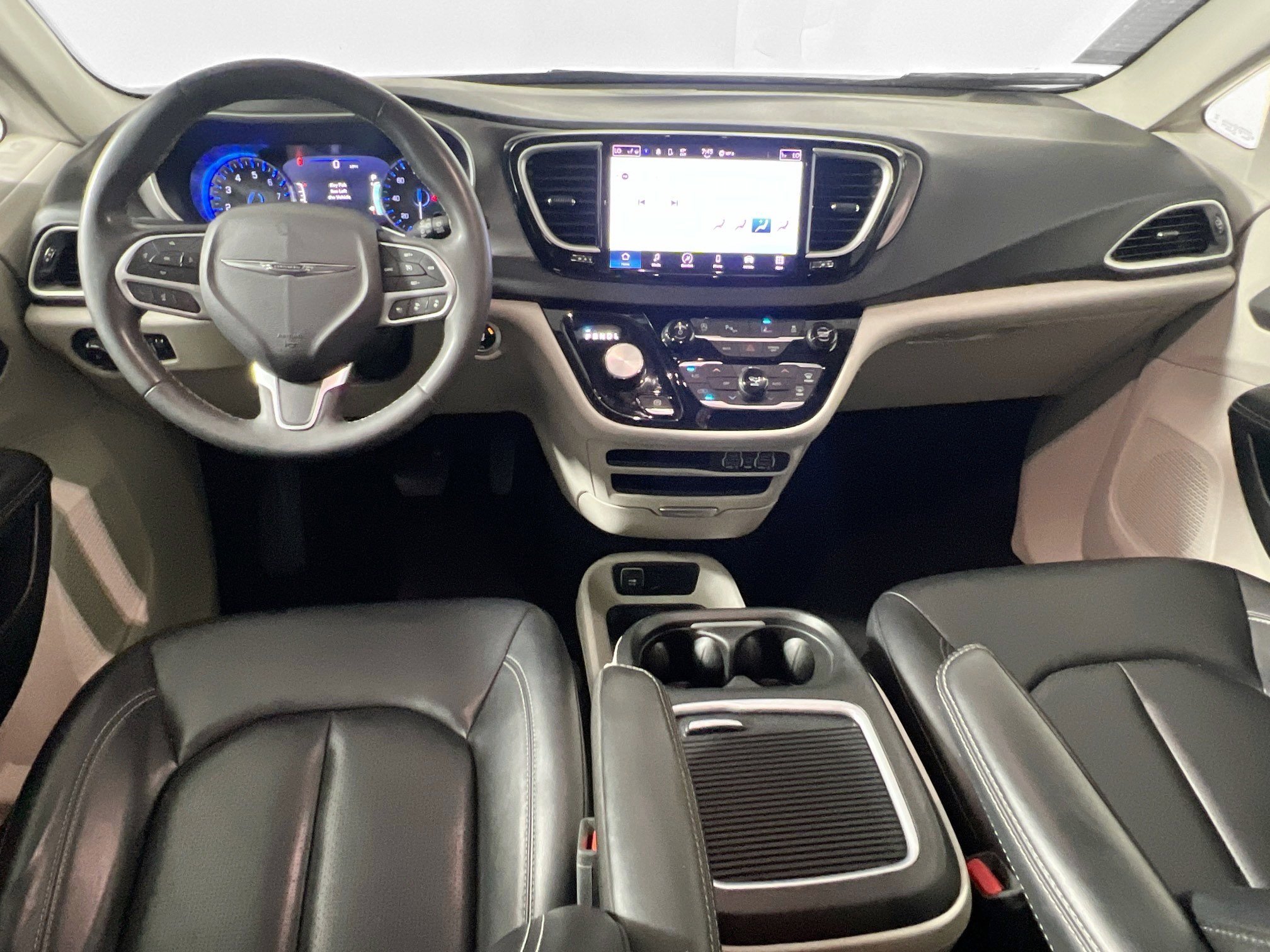 Used 2023 Chrysler Pacifica Touring-L image 30